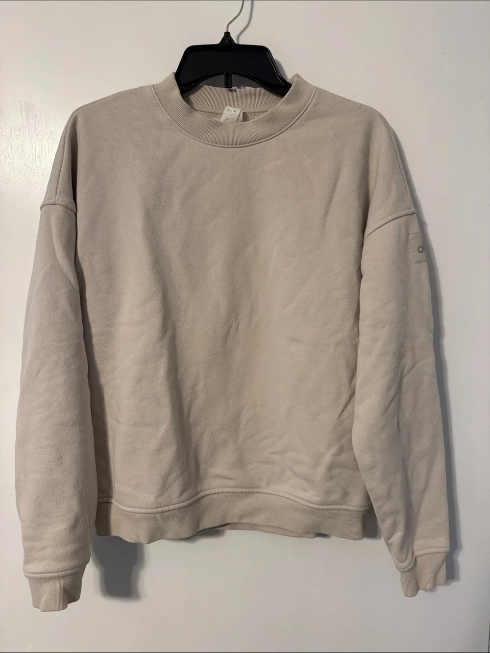 ALO Yoga Crewneck Sweatshirt in Light Beige
